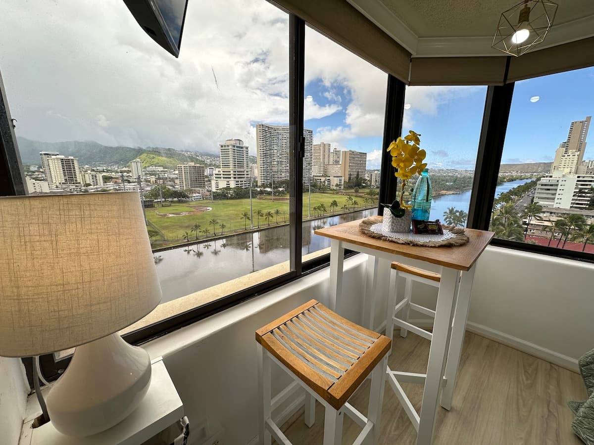 Breathtaking Waikiki Canal View & Walk to Beach - Photo 4
