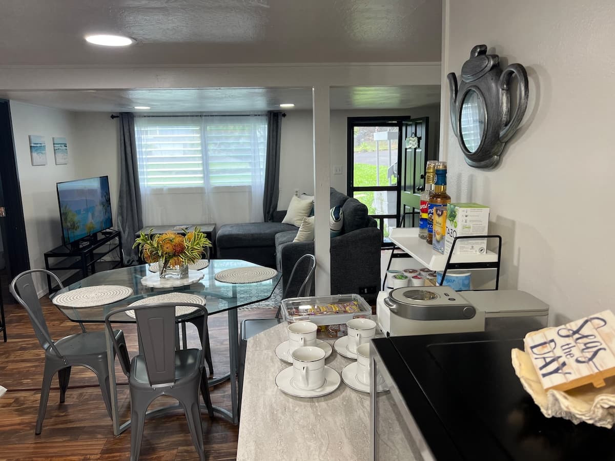 Home in Hilo · ★4.92 · 2 bedrooms · 2 beds · 1 private bath - Photo 2