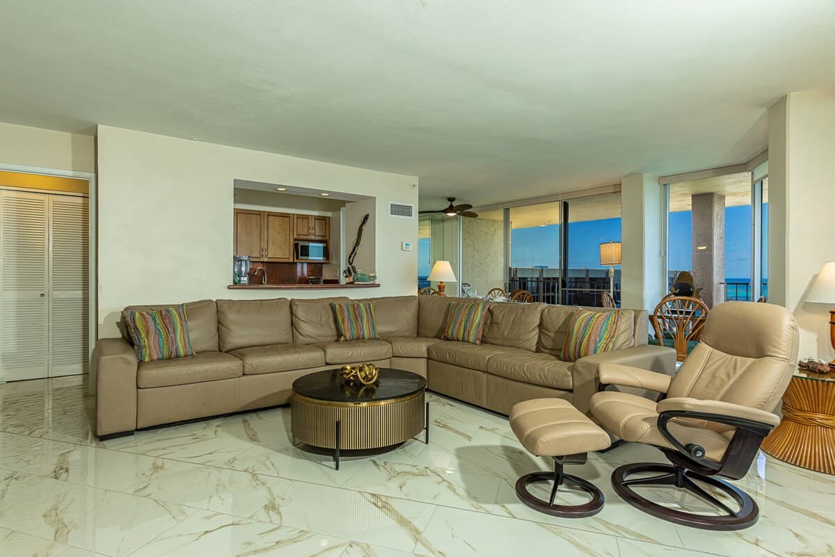 Condo in Lahaina · ★4.18 · 2 bedrooms · 4 beds · 2.5 baths - Photo 3