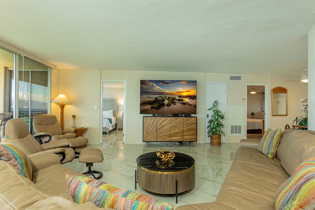 Condo in Lahaina · ★4.18 · 2 bedrooms · 4 beds · 2.5 baths - Photo 5