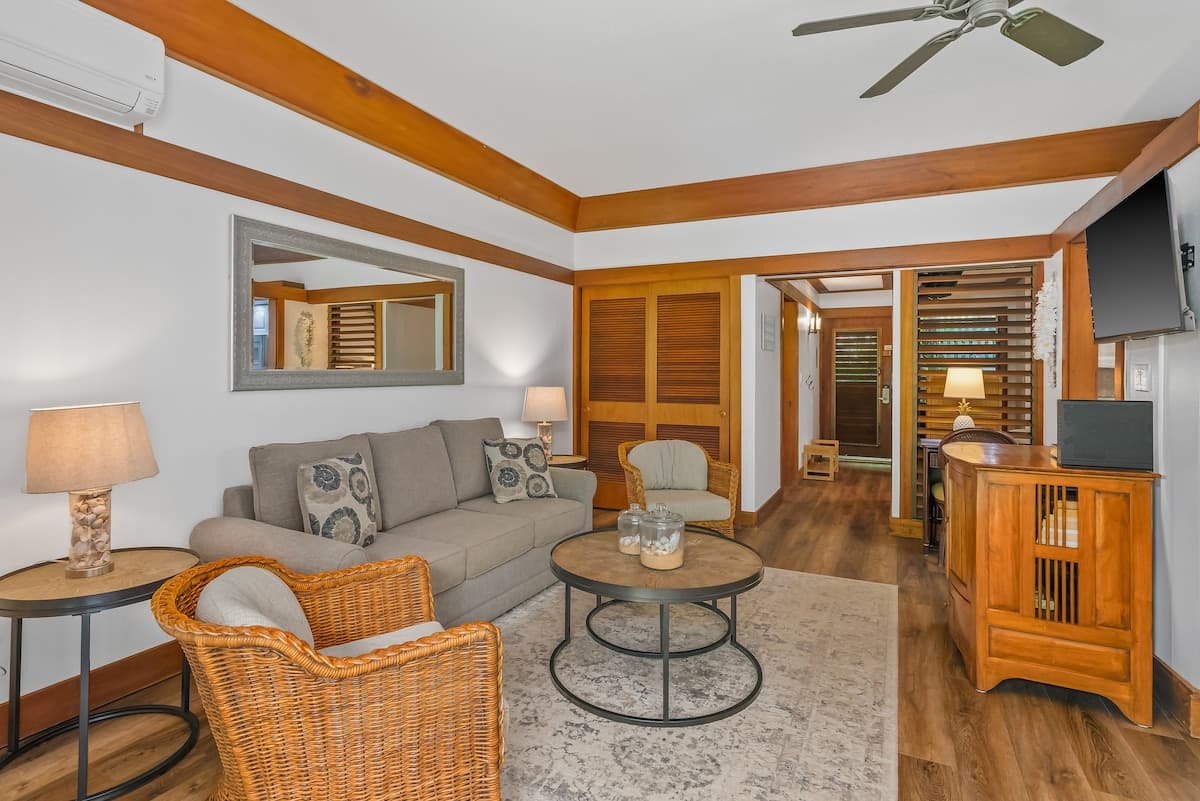 Ground Floor with A/C, short walk to beach & pool - Photo 5
