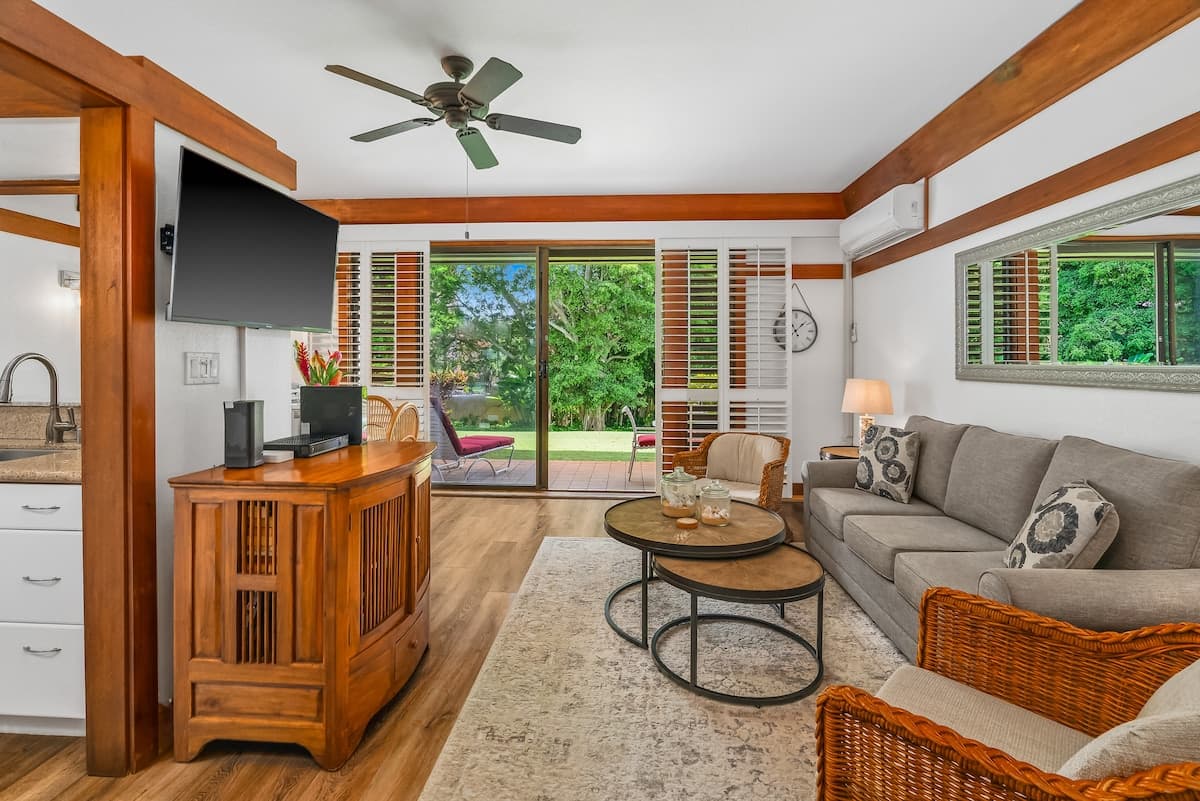 Ground Floor with A/C, short walk to beach & pool - Photo 3