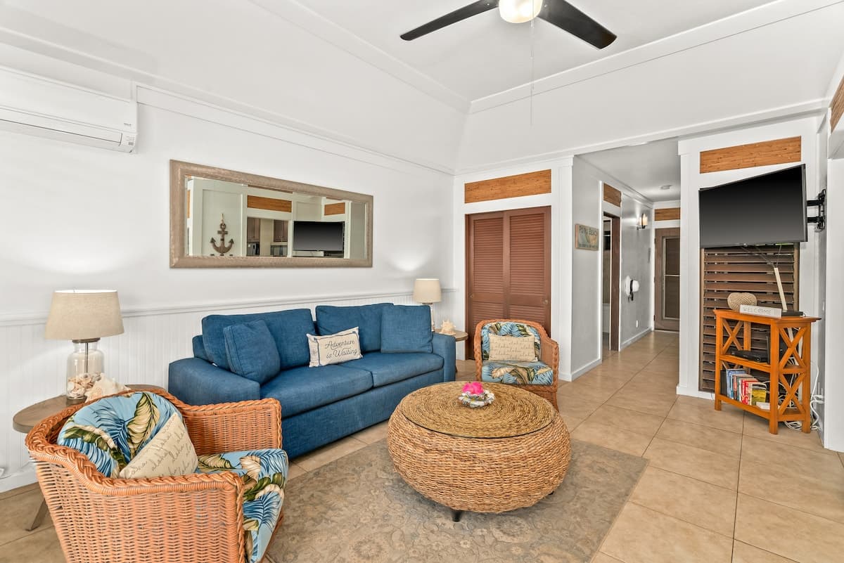 Ground Floor Condo · Resort Pool · A/C · King Bed - Photo 4