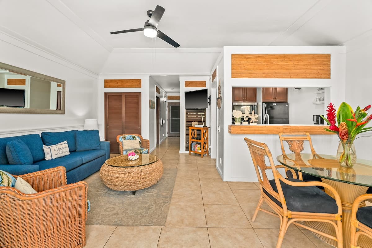 Ground Floor Condo · Resort Pool · A/C · King Bed - Photo 5