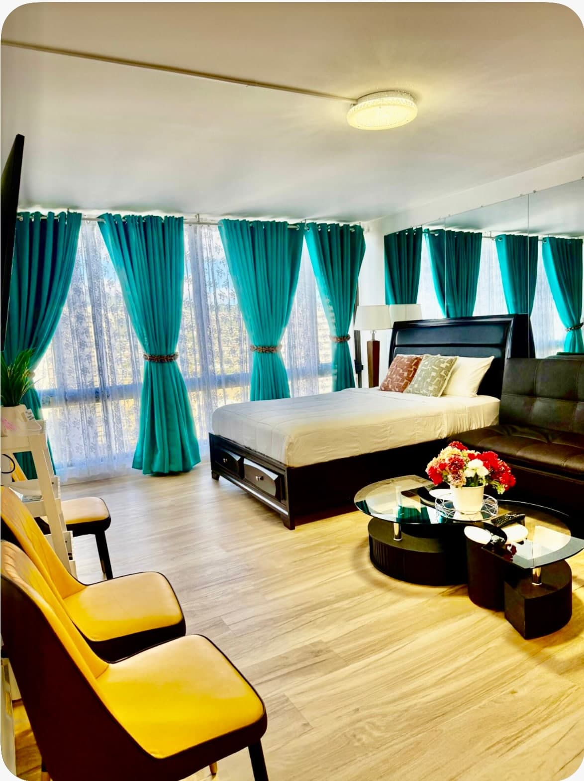 Condo in Honolulu · ★4.88 · 1 bedroom · 3 beds · 1 private bath - Photo 1