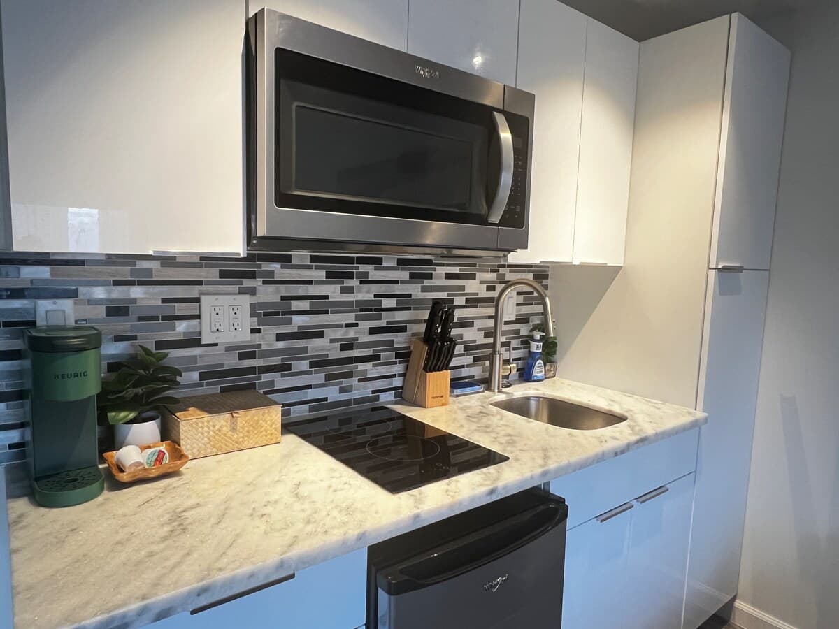 Condo in Honolulu · ★4.92 · 1 bedroom · 1 bed · 1 private bath - Photo 3