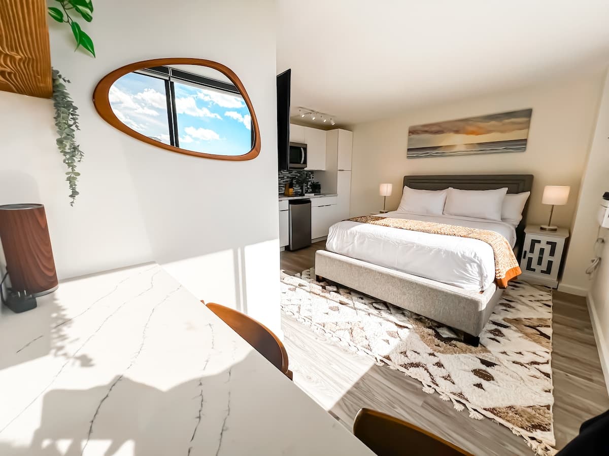 Condo in Honolulu · ★4.92 · 1 bedroom · 1 bed · 1 private bath - Photo 1