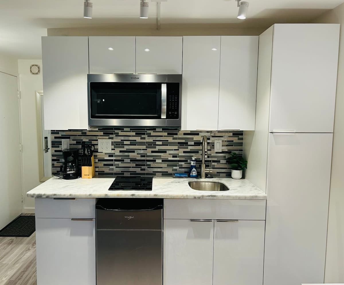 Condo in Honolulu · ★4.92 · 1 bedroom · 1 bed · 1 private bath - Photo 2