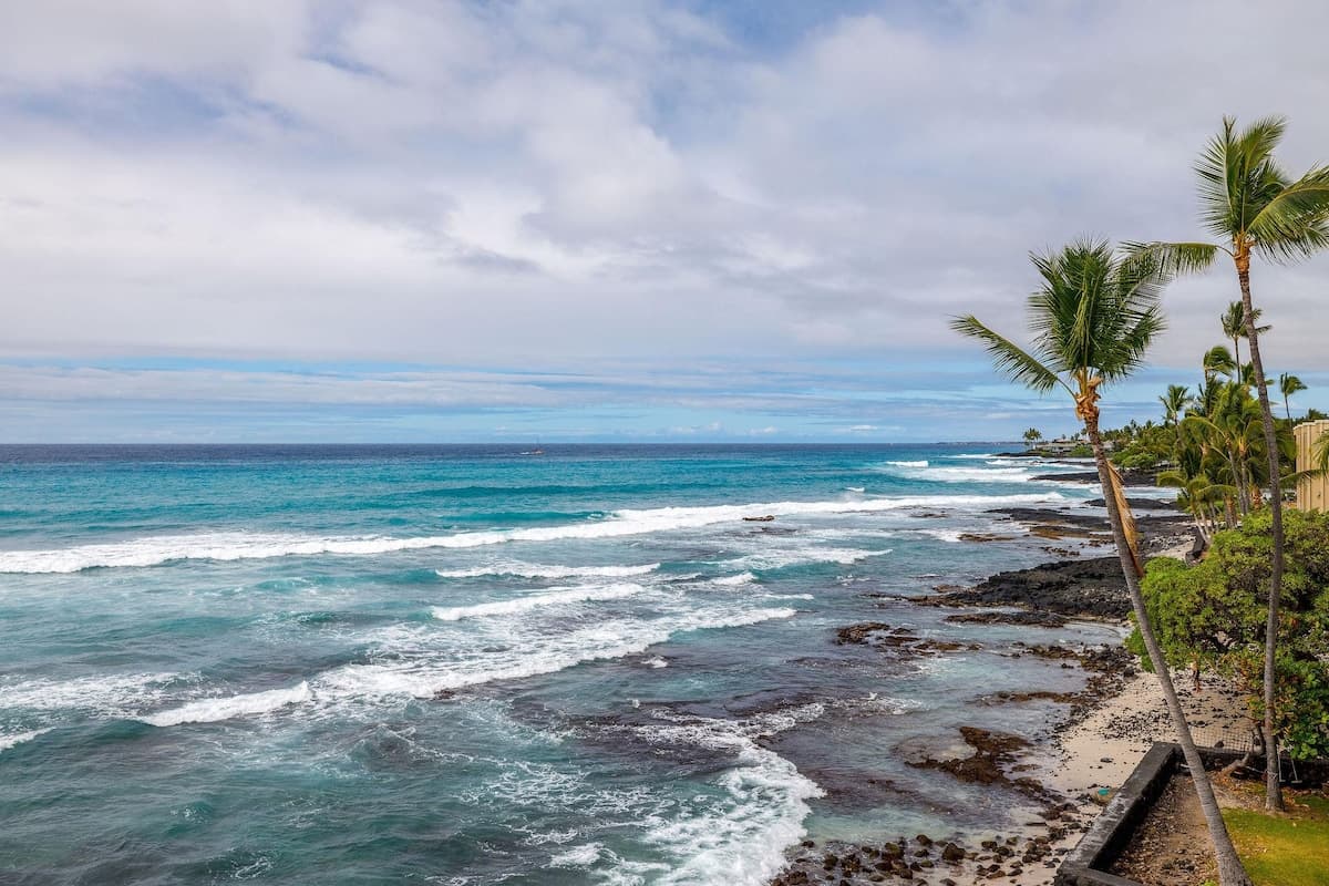 Condo in Kailua-Kona · ★4.63 · 1 bedroom · 1 bed · 2 baths - Photo 2