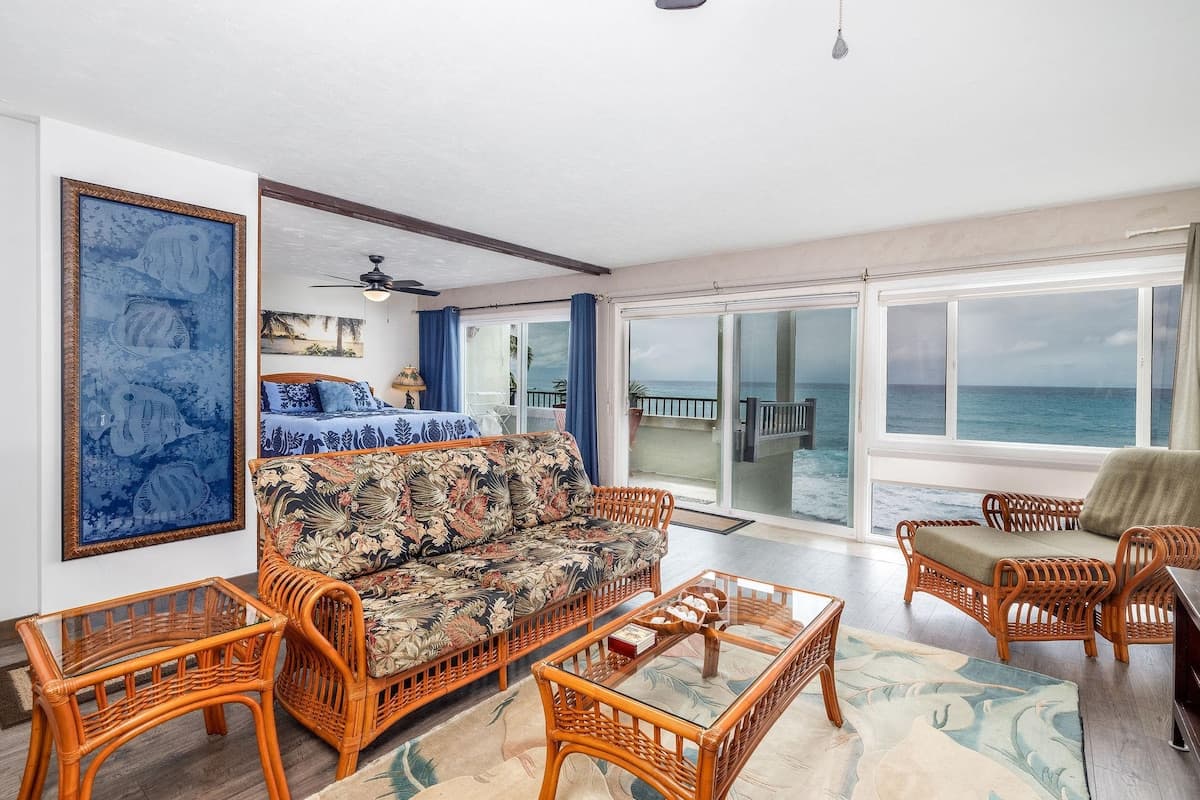 Condo in Kailua-Kona · ★4.63 · 1 bedroom · 1 bed · 2 baths - Photo 3
