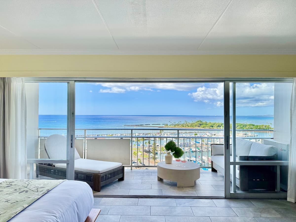 Condo in Honolulu · ★4.88 · 1 bedroom · 2 beds · 1 private bath - Photo 1