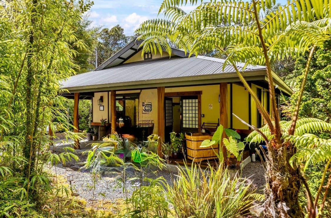 Volcano Tea House Cottage-SpaBath-HotTub-FirePlace - Photo 2