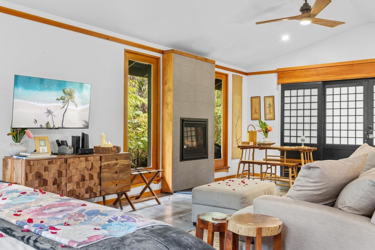 Volcano Tea House Cottage-SpaBath-HotTub-FirePlace - Photo 5