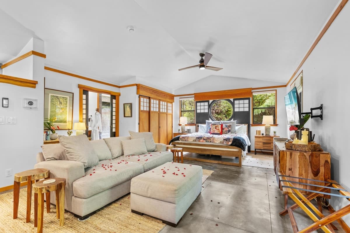 Volcano Tea House Cottage-SpaBath-HotTub-FirePlace - Photo 3