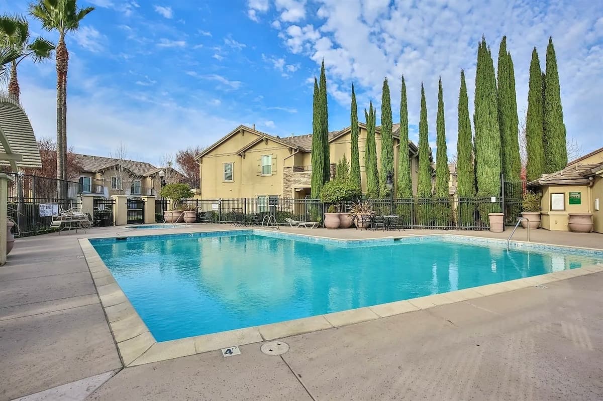 LEPARK WHITE Pool, Spa & 2 Patios in Sacramento - Photo 5