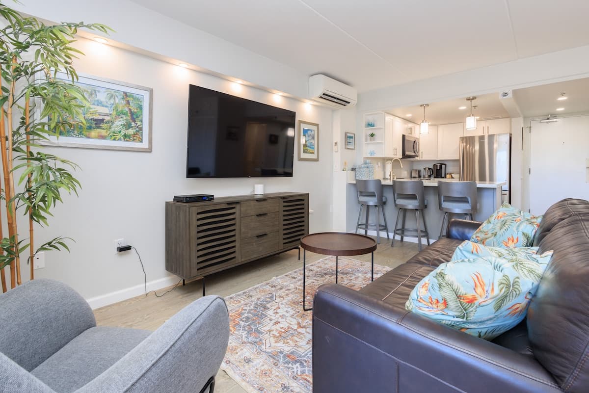 Beautiful Ocean and Lagoon view condo-Free Parking - Photo 4