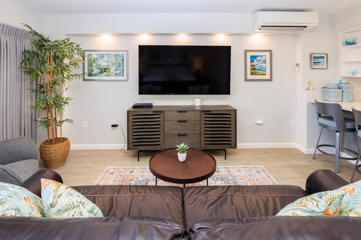 Beautiful Ocean and Lagoon view condo-Free Parking - Photo 1