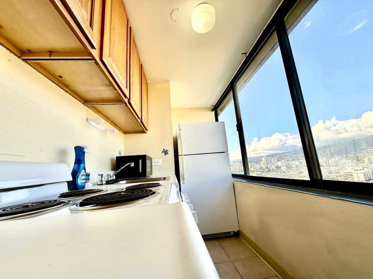 Ocean/Canal/Mountain /FamilyView in Waikiki6person - Photo 1