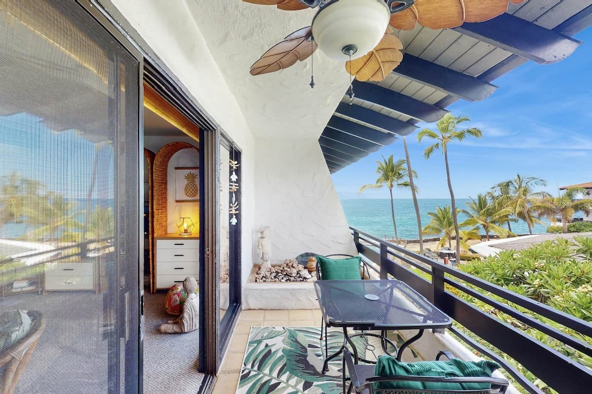 Condo in Kailua-Kona · ★4.25 · 1 bedroom · 2 beds · 1 private bath - Photo 1