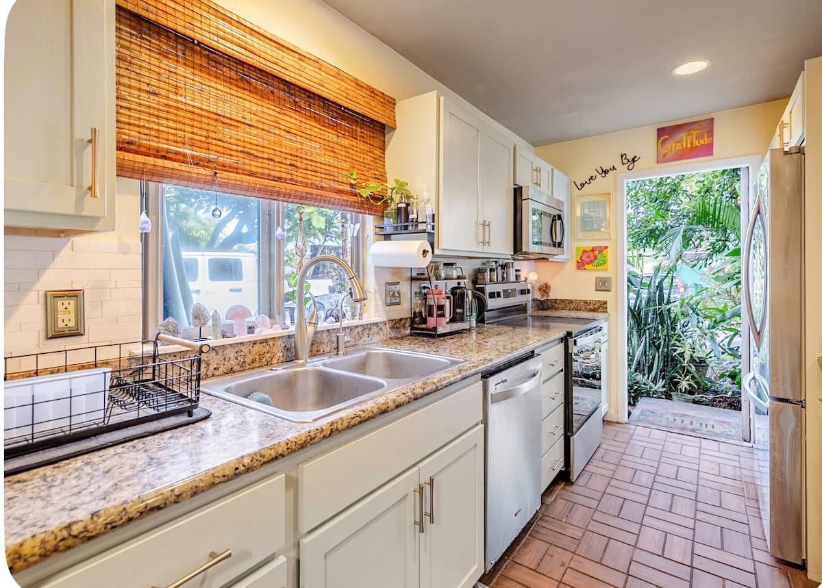 Home in Kailua-Kona · ★4.96 · 1 bedroom · 1 bed · 1.5 private baths - Photo 5