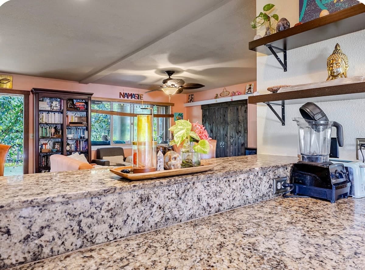 Home in Kailua-Kona · ★4.96 · 1 bedroom · 1 bed · 1.5 private baths - Photo 3