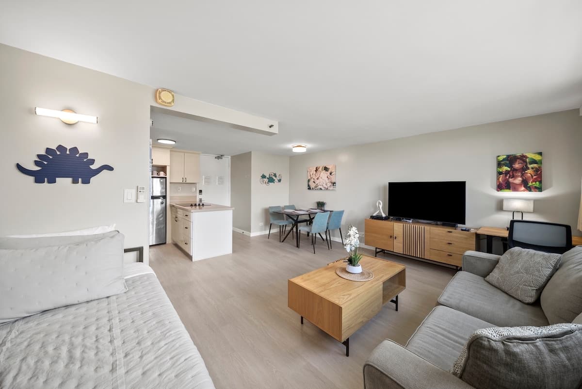 Amazing Views Waikiki 28FL 1BR Family/Group Condo - Photo 3