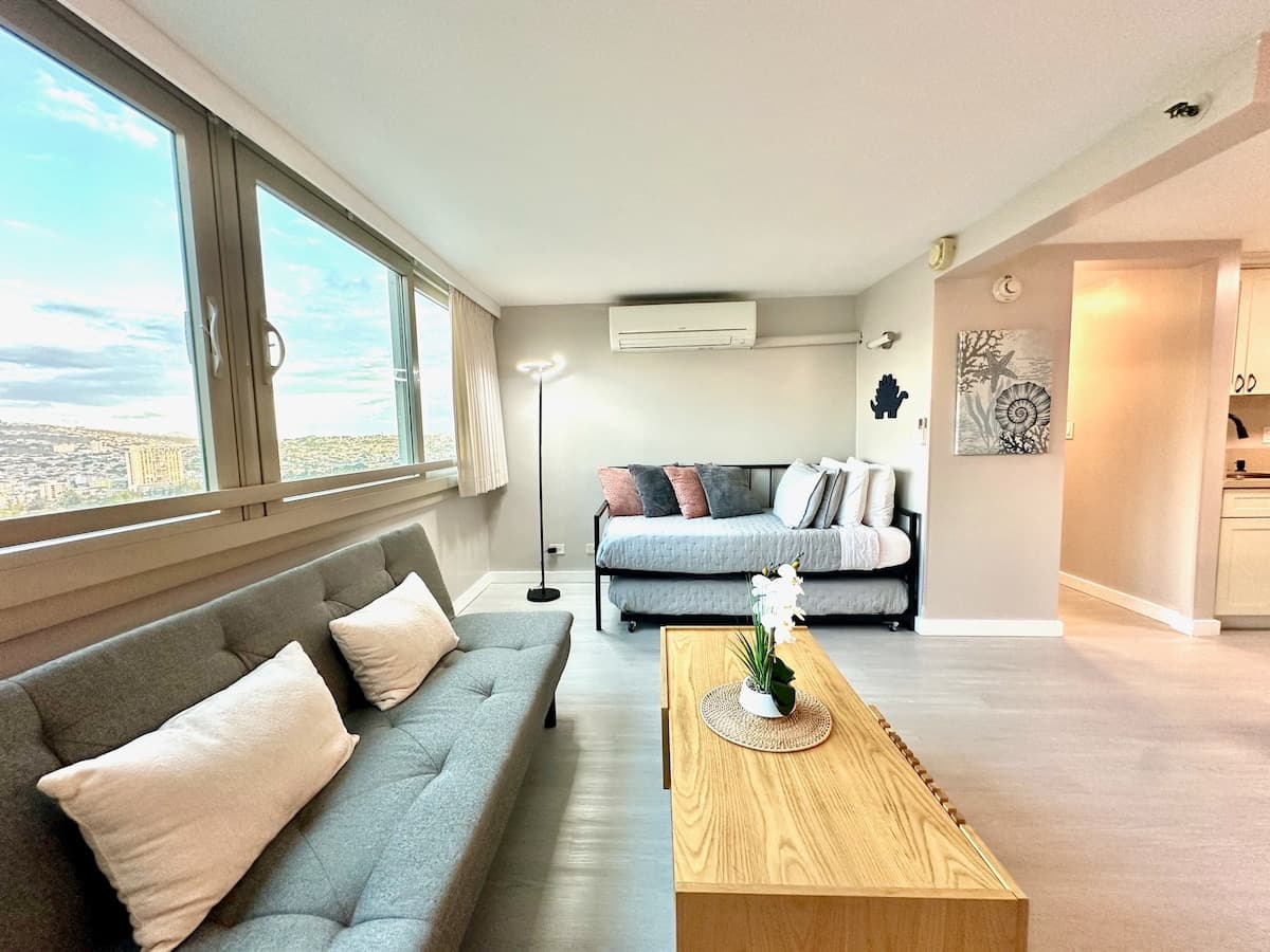 Amazing Views Waikiki 28FL 1BR Family/Group Condo - Photo 5