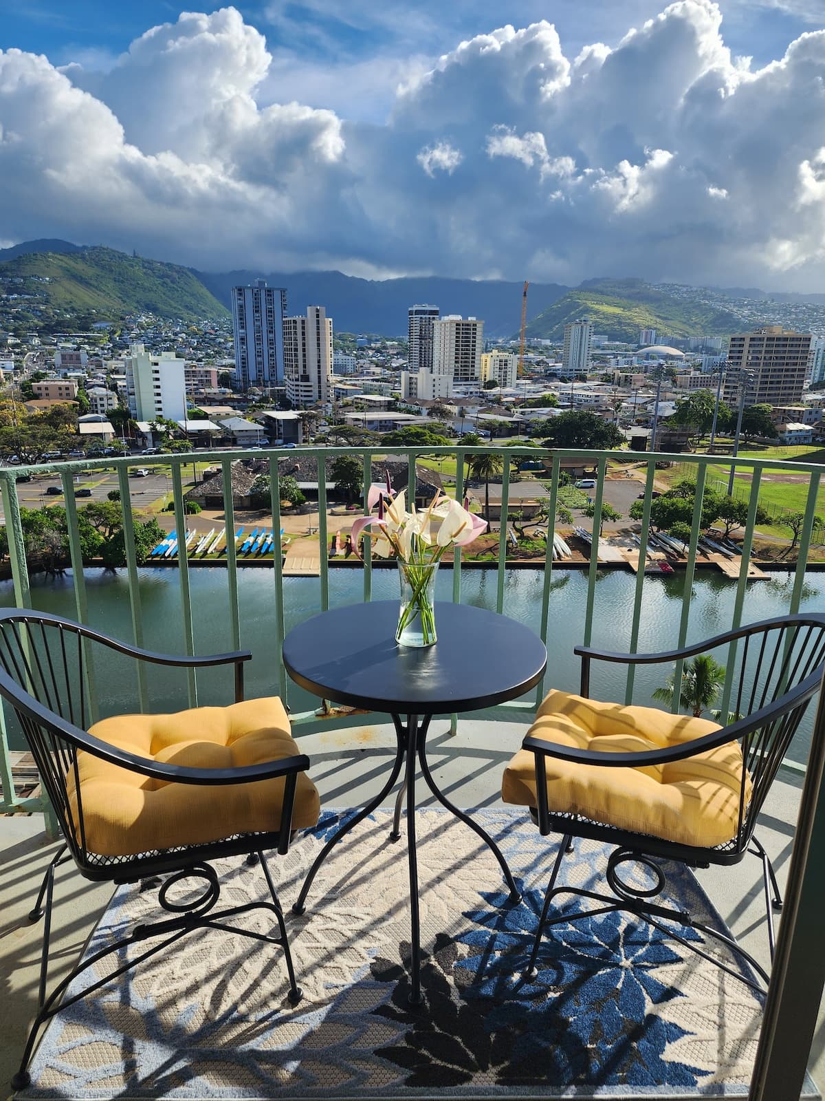 Scenic 2 BR Oasis w/Free Parking - Photo 1