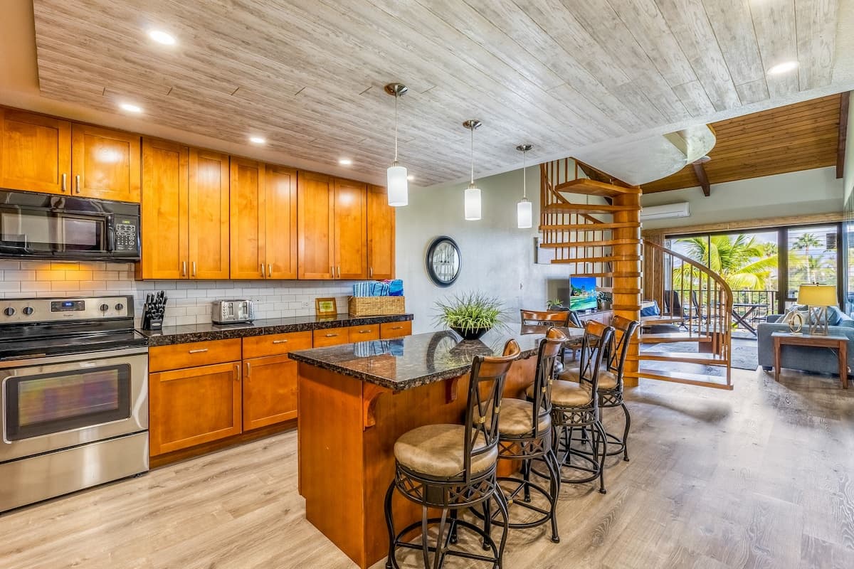 Condo in Kihei · ★4.83 · 2 bedrooms · 4 beds · 2 private baths - Photo 4