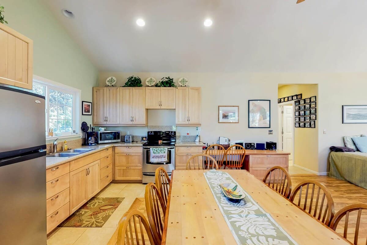 Home in Volcano · ★4.48 · 3 bedrooms · 3 beds · 3 shared baths - Photo 4