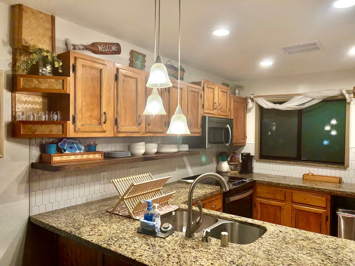 Condo in Kailua-Kona · ★4.88 · 2 bedrooms · 3 beds · 2 private baths - Photo 5