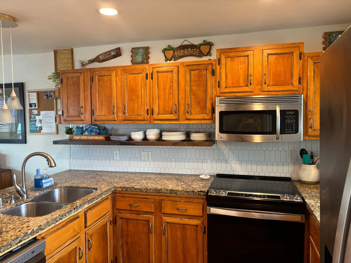 Condo in Kailua-Kona · ★4.88 · 2 bedrooms · 3 beds · 2 private baths - Photo 1