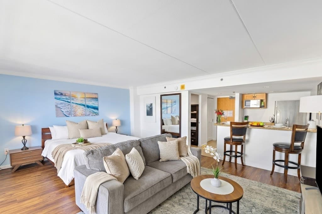 Stunning 20F Ocean Views: Waikiki Coastal Paradise - Photo 2