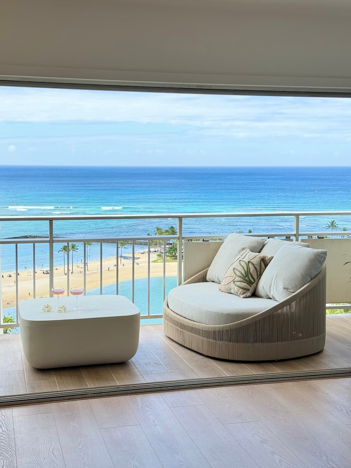 Condo in Honolulu · ★4.94 · 1 bedroom · 2 beds · 1 private bath - Photo 3