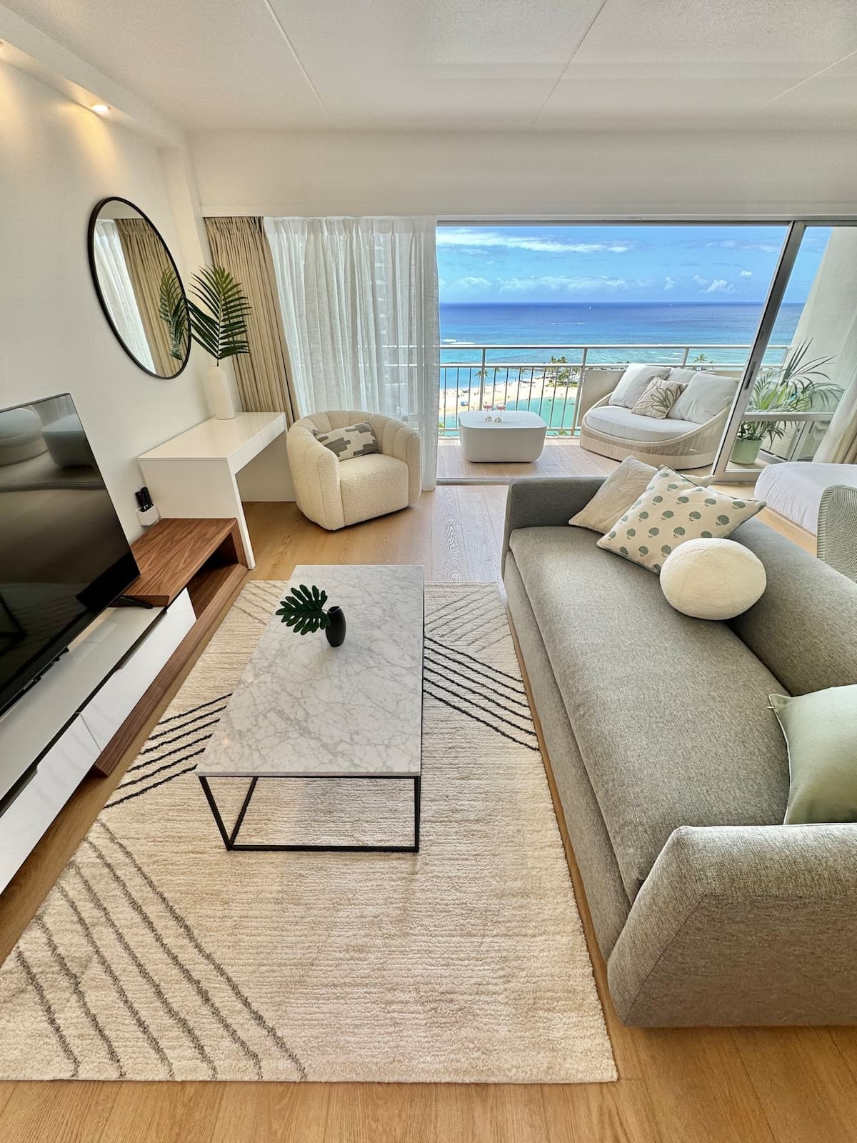 Condo in Honolulu · ★4.94 · 1 bedroom · 2 beds · 1 private bath - Photo 2