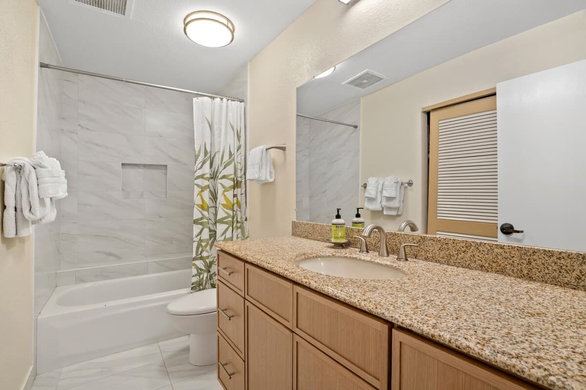 Ideal Island Gem W/ Lovely Lanai, Fast WiFi, Beach - Photo 4