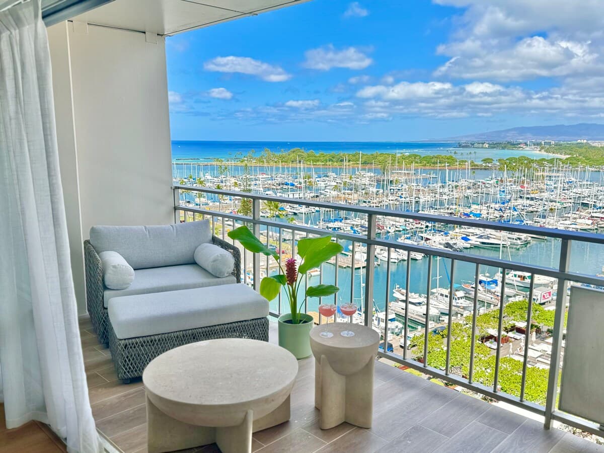 Condo in Honolulu · ★4.94 · 1 bedroom · 2 beds · 1 private bath - Photo 4