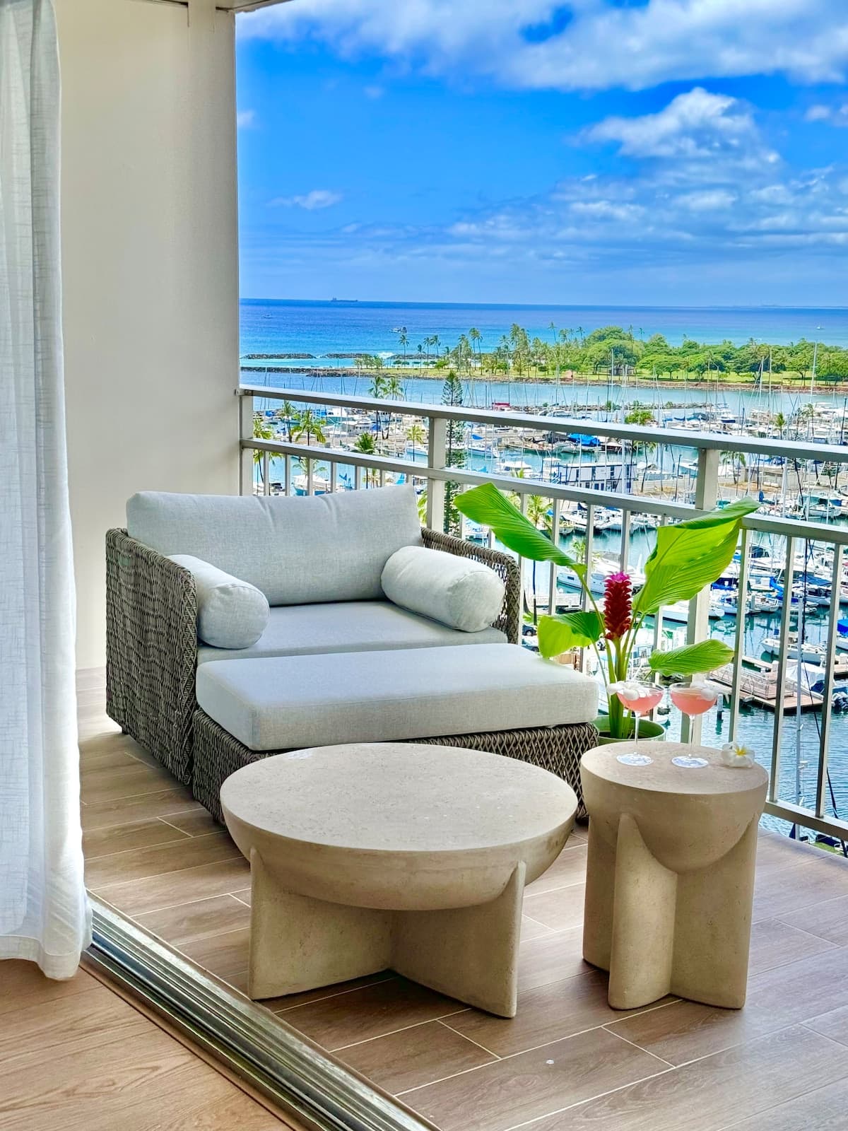 Condo in Honolulu · ★4.94 · 1 bedroom · 2 beds · 1 private bath - Photo 3