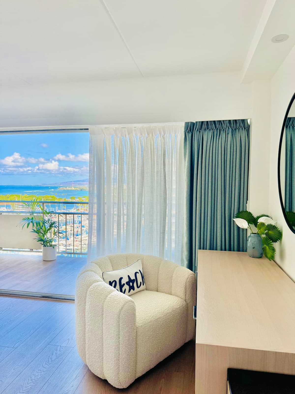 Condo in Honolulu · ★4.97 · 1 bedroom · 2 beds · 1 private bath - Photo 3