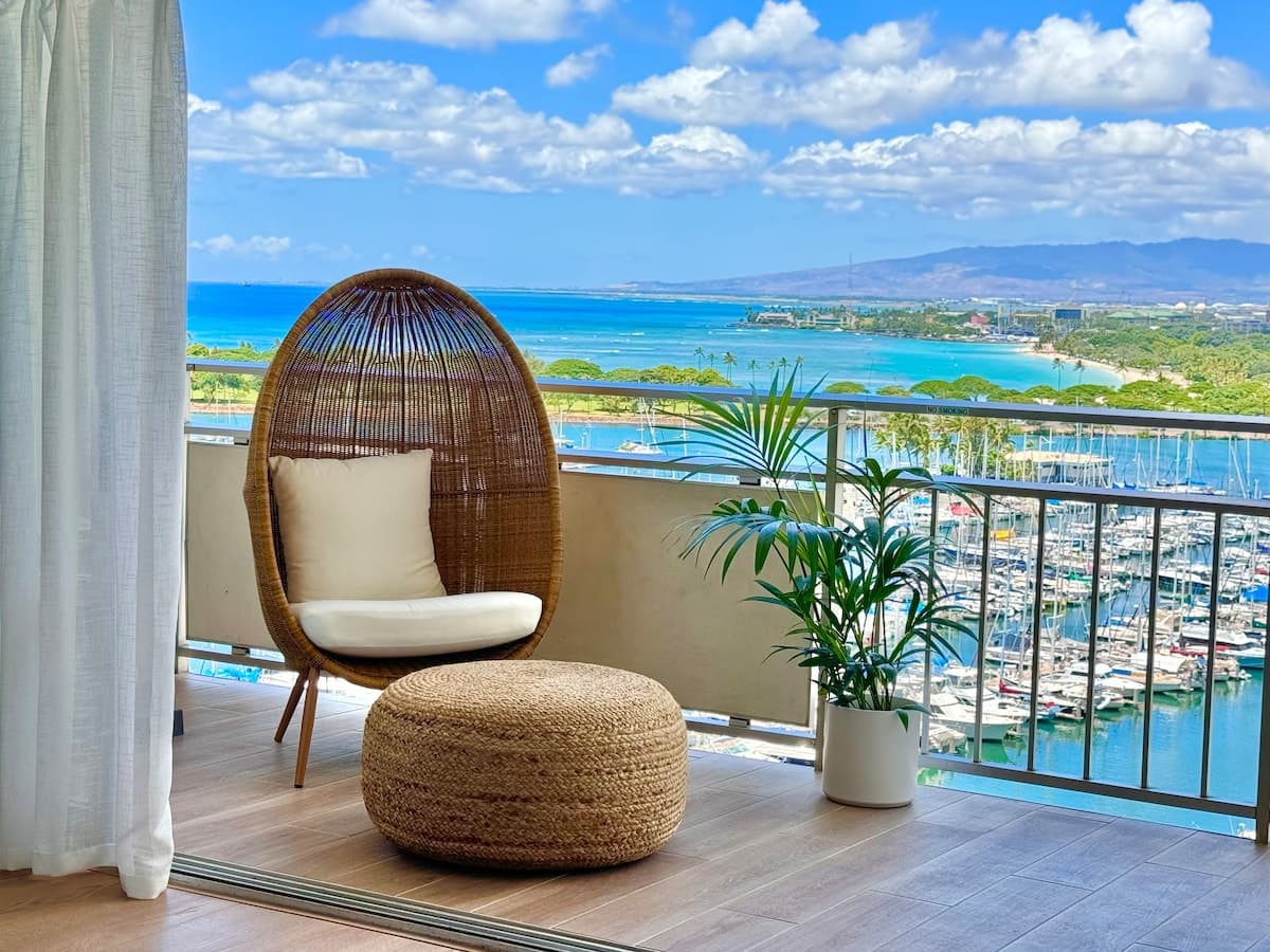 Condo in Honolulu · ★4.97 · 1 bedroom · 2 beds · 1 private bath - Photo 1