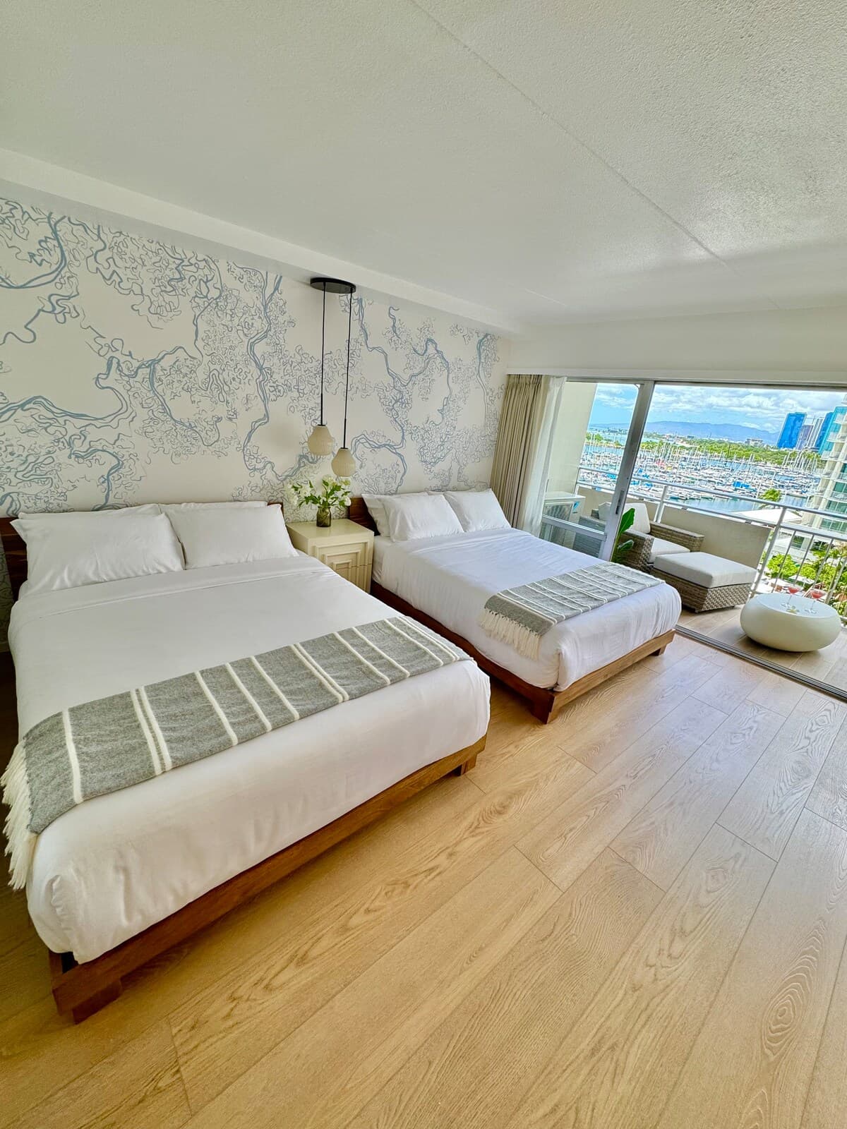 Condo in Honolulu · ★4.88 · 1 bedroom · 3 beds · 1 private bath - Photo 3