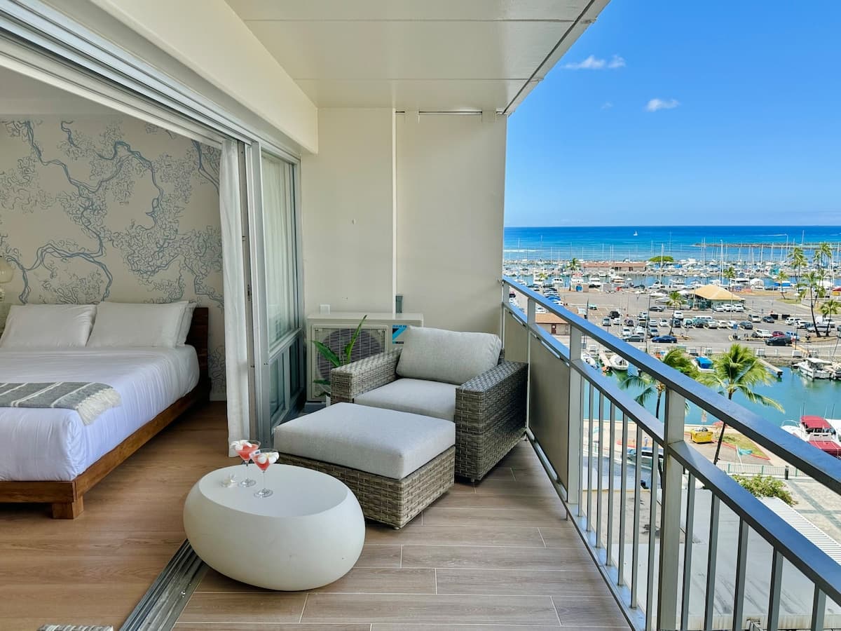 Condo in Honolulu · ★4.88 · 1 bedroom · 3 beds · 1 private bath - Photo 2
