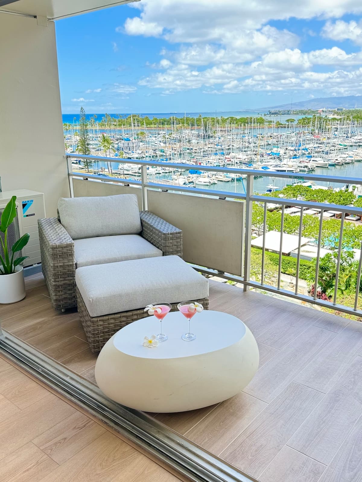 Condo in Honolulu · ★4.88 · 1 bedroom · 3 beds · 1 private bath - Photo 1