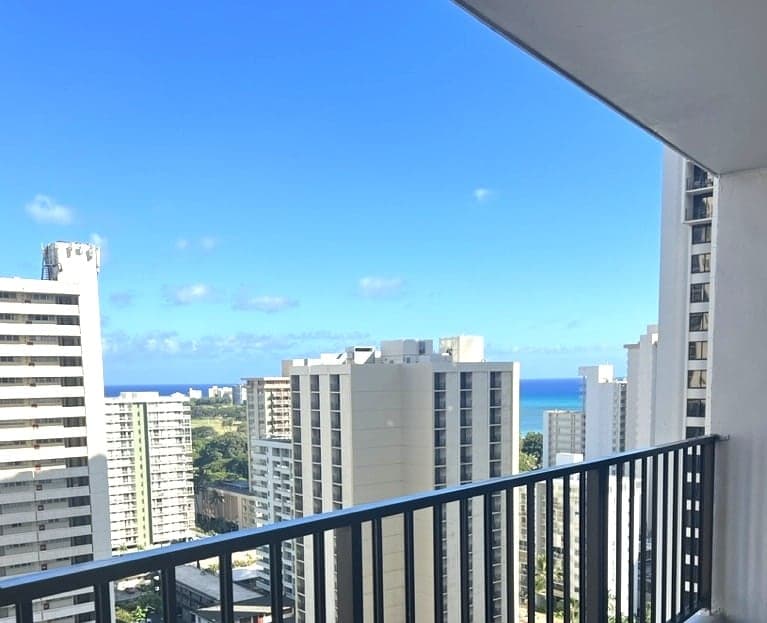 Condo in Honolulu · ★5.0 · 1 bedroom · 1 bed · 1 private bath - Photo 1