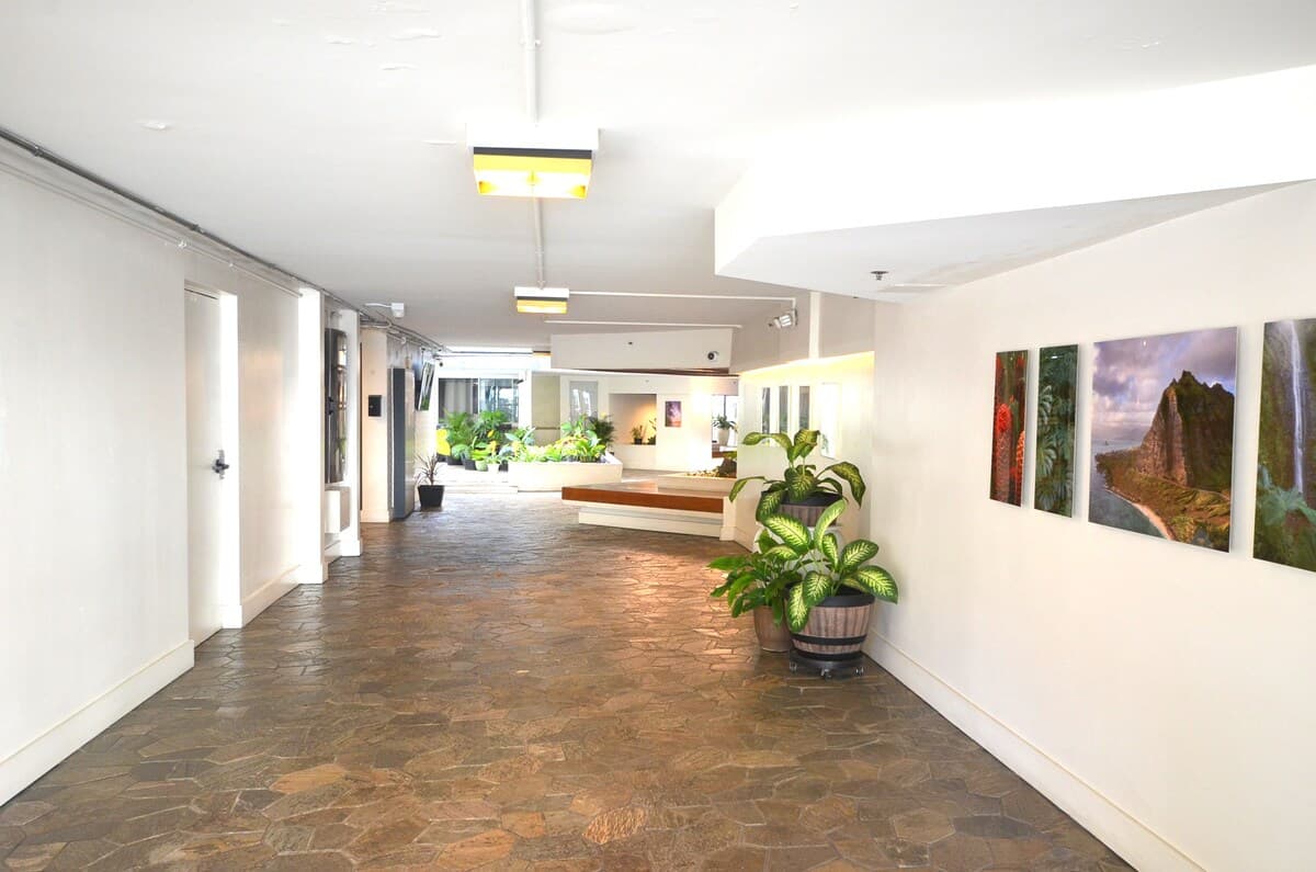 Condo in Honolulu · ★4.55 · Studio · 1 bed · 1 private bath - Photo 5