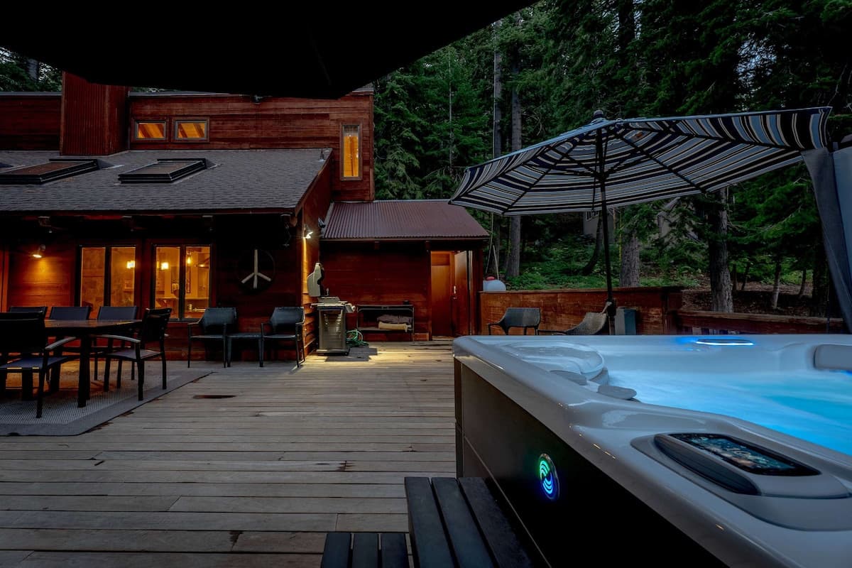 Alpine Meadows Home with Hot Tub & Deck - Photo 4