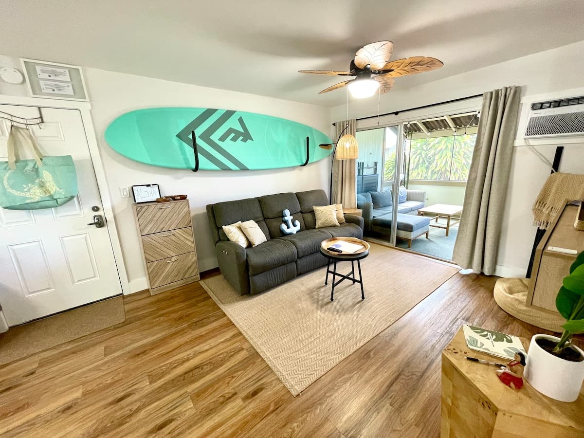 Condo in Kailua-Kona · ★4.95 · 2 bedrooms · 2 beds · 1 bath - Photo 2