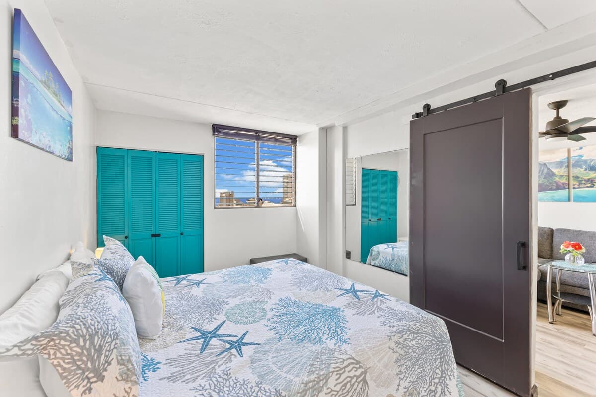 1 bd Ocean View Assigned Parking King bed Pool Gym - Photo 1