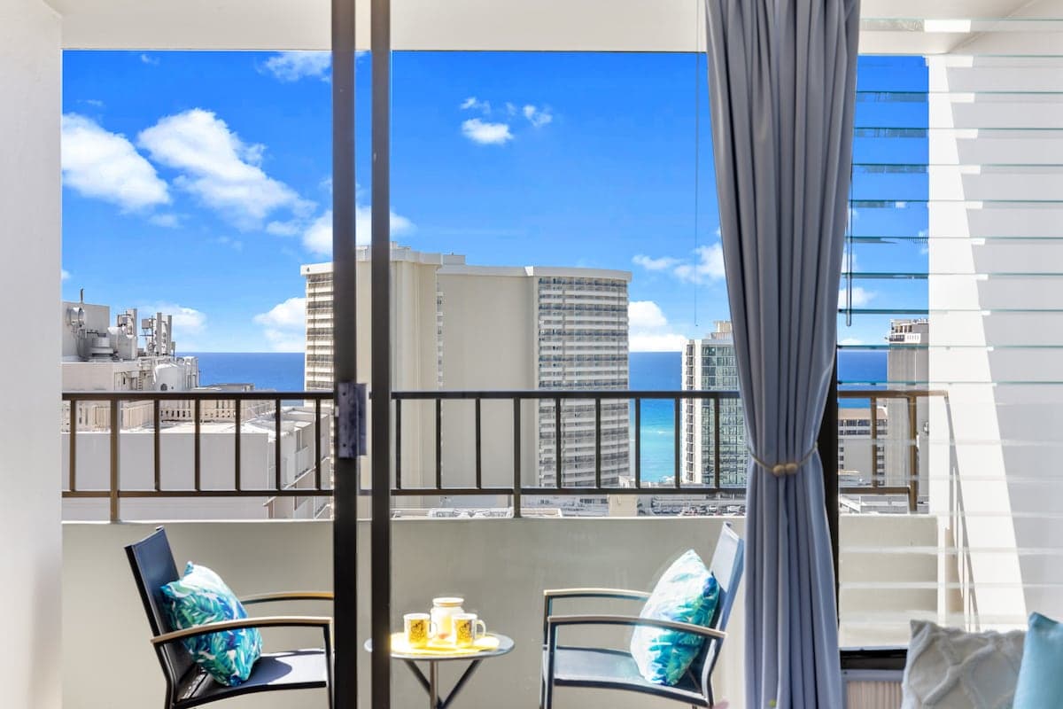 1 bd Ocean View Assigned Parking King bed Pool Gym - Photo 5