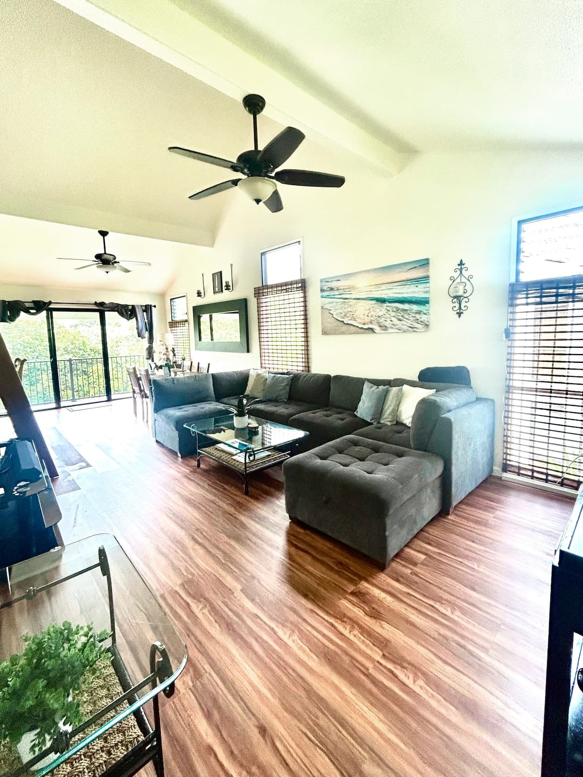 Bright, Airy, Central Loft with Lush Views - Photo 3